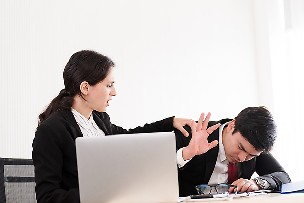 포토 JPG 해외이미지 백인 여자 남자 비즈니스 실내 피곤 상반신 성인 두명 사무실 잠 비즈니스맨 비즈니스우먼 졸음 낮잠 업무과다 과로 성인만 깨우기 해외포토 서양인 감정 컨셉 모션 사람 내부 업무 직장인 파일형식 이미지허브