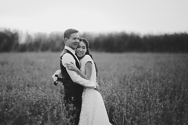 포토 JPG 해외이미지 손 커플 여자 남자 행복 웨딩드레스 신랑 결혼 가족 신혼부부 포옹 자연 하늘 결혼식 남편 키스 함께함 사랑 미소 두명 손잡기 일몰 기쁨 신혼여행 축하 아내 우아함 저녁 순간 해외포토 부부 드레스 감정 컨셉 관계 안기 모션 표정 사람 이벤트 신체부위 노을 야간 애정표현 생태계 신혼 파일형식 이미지허브