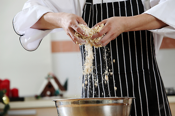 포토 JPG 해외이미지 직업 전통 남자 음식 유니폼 크리스마스 휴가 요리 사람 성인 사람없음 요리사 축제 식사 앞치마 빵집 흰색 작업 굽기 집중 준비 반죽 밀가루 레시피 제빵사 핸드메이드 해외포토 옷 기념일 컬러 컨셉 상점 가루 구이 파일형식 이미지허브