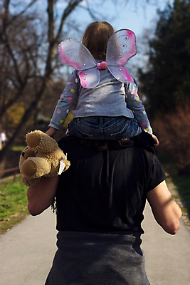 포토 JPG 해외이미지 라이프스타일 공원 남자 딸 행복 어린이 나비 날개 곰 가족 자연 놀이 함께함 사랑 사람 성인 사람없음 야외 부모 검은색 곰인형 아기 잡기 아빠 어깨 걸음마 해외포토 동물 공공시설 감정 인형 컬러 곤충 컨셉 포유류 관계 모션 생활 신체부위 생태계 파일형식 이미지허브