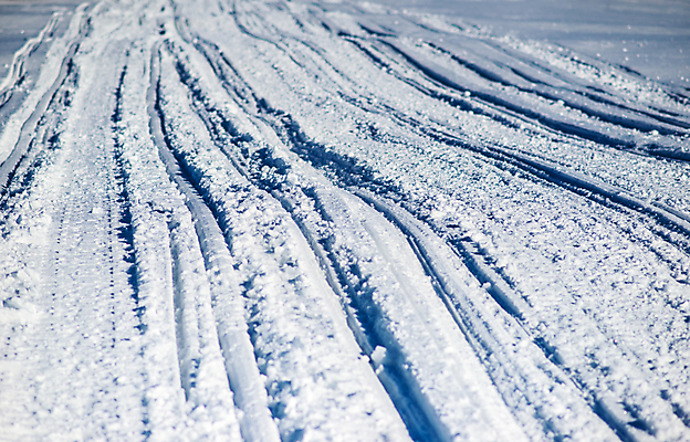 포토 JPG 해외이미지 계절 길 여행 크리스마스 겨울 자연 날씨 스키 휴식 산 풍경 사람없음 야외 파란색 빛 걷기 우주 맑음 냉동 얼음 산책 하이킹 추위 흰색 발자국 오솔길 서리 트랙 단계 깊이 선로 양발 자취 눈내림 해외포토 자연요소 기념일 컬러 컨셉 자국 모션 레저 겨울스포츠 눈_날씨 생태계 파일형식 이미지허브