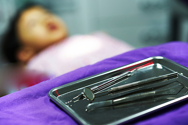 포토 JPG 해외이미지 모델 직업 디자인 산업 백그라운드 컨셉 의자 새로움 실내 건강 치과 병원 사람 사람없음 내부 치료 파란색 빛 컴퓨터 세트 사무실 약 방 장비 흰색 공구 업무 입 고급 치아 캐비닛 오브젝트 치과의사 외과 돌봄 위생관리 해외포토 컬러 가구 비즈니스 의학 모션 관리 신체부위 전자제품 의사 도구 작업 소화기관 사물함 파일형식 이미지허브