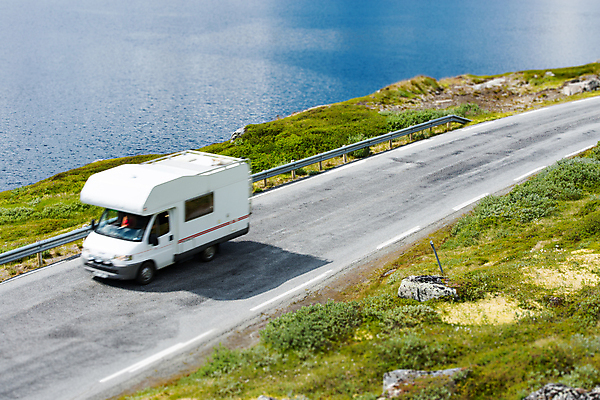 포토 JPG 해외이미지 구름 유럽 도로 길 호수 여행 백그라운드 교통시설 자동차 자연 하늘 휴가 산 노르웨이 풍경 사람없음 야외 초록색 물 여름 파란색 운전 흰색 바퀴 땅 언덕 지역 내추럴 선로 스칸디나비아 자동 절정 해외포토 자연요소 계절 나라 육상교통 컬러 교통 모션 시설 생태계 파일형식 이미지허브