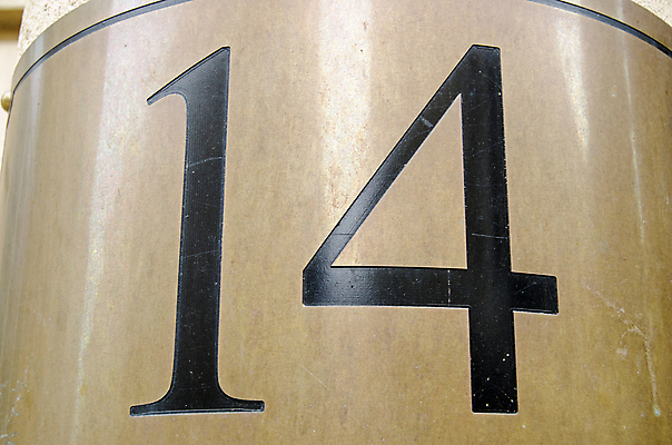 포토 JPG 해외이미지 외관 벽 곡선 사람없음 야외 가로 숫자 금속 검은색 사인 놋쇠 해외포토 문자 선 컬러 재질 파일형식 이미지허브