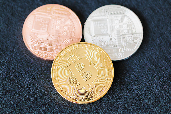 포토 JPG 해외이미지 컨셉 돈 인터넷 비즈니스 사람없음 금융 경제 금속 디지털 동전 웹 그물 시장 황금 암호 구매 심볼 무역 순환 상업 전자 토막 전자상거래 가상 가상화폐 해외포토 산업 모션 재질 쇼핑 재산 파일형식 이미지허브