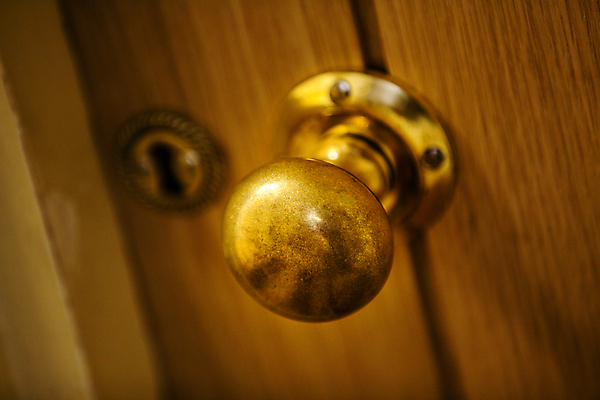 포토 JPG 해외이미지 전통 디자인 산업 조각 백그라운드 건축양식 열쇠 출입구 손잡이 사람없음 내부 목재 장식 빛 문 금속 오픈 황금 입장 묘사 오브젝트 시작 잠금 문고리 노크 철강 스타일 해외포토 나무 건축 재료 재질 보안 파일형식 이미지허브