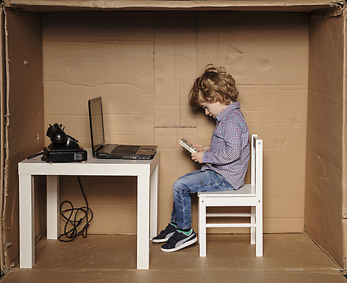 포토 JPG 해외이미지 전신 응시 남자 어린이 비즈니스 한명 들기 소년 옆모습 상자 사무실 계산기 업무 비즈니스맨 체험 계산 작음 투자 소년만 소년한명만 해외포토 1 시선 뷰포인트 컨셉 모션 문구용품 사람 장비 작업 직장인 크기 남자만 남자한명만 어린이만 파일형식 이미지허브