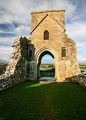 포토 JPG 해외이미지 나무 구름 종교 호수 벽 섬 밭 유적 창문 하늘 벽돌 출입구 석조 이끼 잔디 사람없음 초록색 물 여름 파란색 강 태양 교회 탑 맑음 회색 추위 바위 역사 땅 언덕 아치 대문 아일랜드 천연기념물 옛날 파멸 해외포토 자연요소 식물 전통 건축물 계절 유럽 컬러 컨셉 농업 종교건축 날씨 건물 문 돌_바위 파일형식 소멸 이미지허브