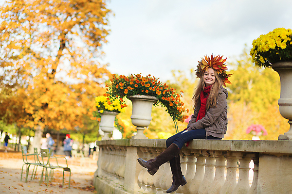 포토 JPG 해외이미지 백인 라이프스타일 긴머리 계절 공원 여자 꽃 유럽 잎 오렌지 장난 자연 한명 웃음 사람 앉기 성인 빨간색 금발 노란색 유행 활발 기쁨 프랑스 흰색 도시 날씬함 프랑스어 파리(프랑스) 해외포토 서양인 식물 문자 1 헤어스타일 공공시설 감정 나라 컬러 컨셉 과일 모션 표정 생활 몸매 생태계 파일형식 이미지허브