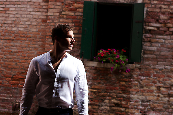 포토 JPG 해외이미지 직업 1 라이프스타일 커플 옷 남자 행복 유럽 바다 셔츠 비즈니스 사업가 바지 가족 노동자 거리 사랑 한명 사람 정장 성인 야외 물 유행 이탈리아 흰색 도시 자신감 만족 운하 베네치아 경영 정중 스타일 해외포토 자연요소 감정 나라 컬러 컨셉 상의 관계 하의 생활 파일형식 이미지허브