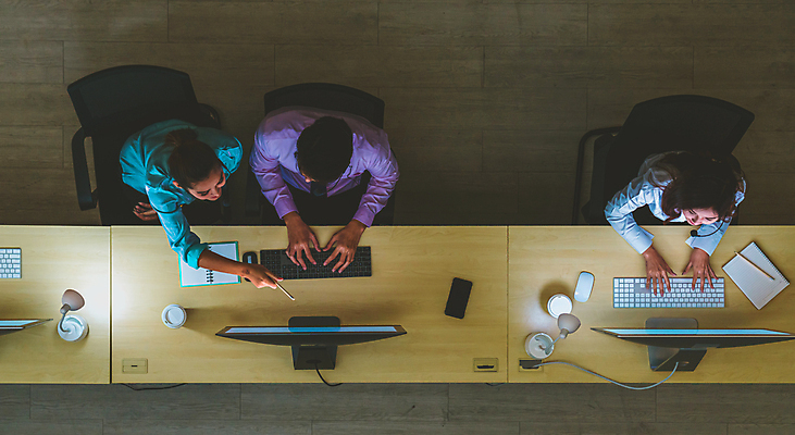 포토 JPG 해외이미지 행복 이동 비즈니스 성공 노동자 직장 피곤 동양인 세명 사무실 헤드폰 업무 작업 비즈니스맨 비즈니스우먼 센터 좌절 야간 중개인 고객 동료 마이크 서비스 컨설턴트 텔레마케팅 부름 야근 과로 답변 돌봄 운영자 조언 지원 콜라보레이션 해외포토 자연요소 직업 여자 남자 감정 음향기기 컨셉 회사 관계 모션 사람 인종 직장인 전문직 서비스업 상담 파일형식 이미지허브