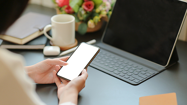 포토 JPG 해외이미지 직업 학생 여자 교육 커피 백그라운드 컨셉 인터넷 비즈니스 통신 성공 모바일 직장 사람 사람없음 노트북 스마트폰 컴퓨터 사무실 우주 디지털 스크린 머그컵 타이핑 키보드 업무 비즈니스우먼 네트워크 작업실 메시지 이메일 어플리케이션 연결 무선전화기 스마트 검색 온라인 예약 소셜 프리랜서 해외포토 음료 회사 컵 전자제품 핸드폰 스마트기기 작업 직장인 전화기 파일형식 이미지허브