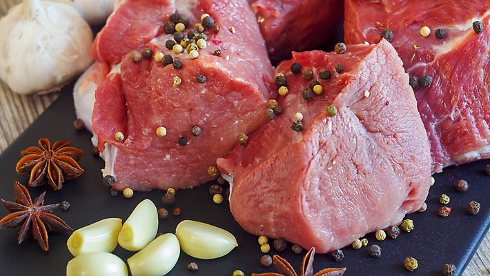 포토 JPG 해외이미지 조각 다이어트 재료 도마 패스트푸드 실내 건강 마늘 육류 돼지고기 스테이크 요리 사람없음 빨간색 주방 식사 저녁식사 소고기 신선 양념 그릴 바비큐 가슴 자르기 굽기 레몬 허브 향신료 준비 햄 날것 라임 베이컨 후추 로즈메리 나무숟가락 단백질 정육점 해외포토 식물 음식 컬러 채소 과일 식재료 모션 주방용품 서양음식 내부 신체부위 상점 숟가락 인스턴트 구이 영양소 향미료 파일형식 이미지허브