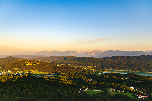포토 JPG 해외이미지 호수 여행 산 따뜻함 안테나 파노라마 풍경 사람없음 가로 여름 파란색 컬러풀 여행객 일출 탑 맑음 일몰 봄 도시 점 오스트리아 숲 언덕 알프스 해외포토 건축물 계절 유럽 컬러 통신 날씨 촬영기법 사람 노을 파일형식 이미지허브