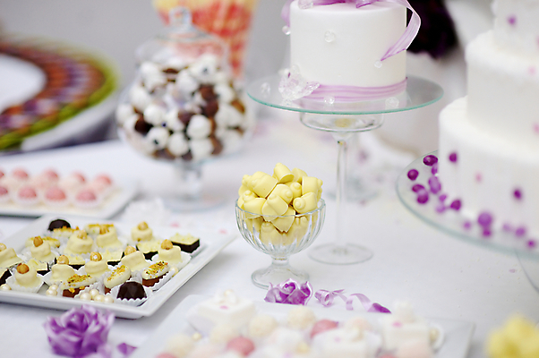 포토 JPG 해외이미지 접시 음식 결혼 다이어트 디저트 사탕 종류 사랑 사람없음 장식 컵 노란색 파티 쿠키 케이크 초콜릿 얼음 빵집 견과류 소용돌이 흰색 마음 대접 신선 생일 고급 달콤 맛 설탕 컵케이크 굽기 크림 기회 머핀 칼로리 모음 버터 바닐라 반투명 페스츄리 해로움 핸드메이드 많음 프로스팅 해외포토 자연요소 식기 기념일 감정 빵 컬러 컨셉 건강 이벤트 상점 회오리 구이 제빵 파일형식 이미지허브