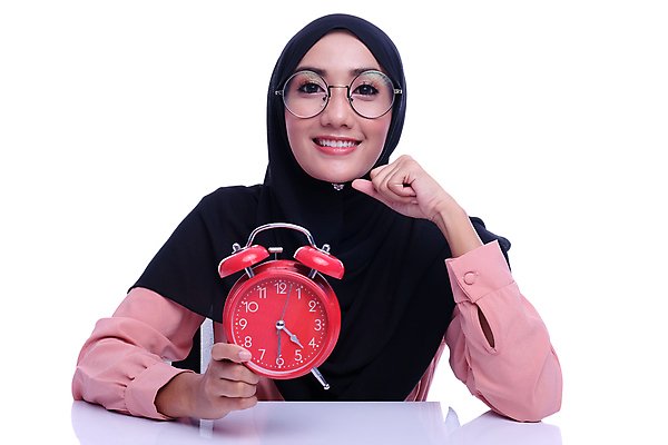 포토 JPG 해외이미지 직업 라이프스타일 응시 감정 종교 시계 손가락 아이디어 한명 손짓 20대 성인 가로 경제 숫자 보라색 기쁨 가리킴 표현 시간 비즈니스우먼 자신감 입 중앙 이슬람교 자르기 긍정 보여주기 히스패닉 경영 고립 관리자 마감 아랍어 카운트다운 해외포토 문자 1 손 시선 여자 컬러 컨셉 비즈니스 모션 사람 청년 생활 신체부위 직장인 파일형식 이미지허브