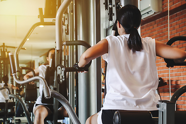 포토 JPG 해외이미지 라이프스타일 여자 스포츠 신체 근육 건강 한명 동양인 가로 운동 힘 기계 장비 당기기 보디빌딩 보디빌더 날씬함 연습 체육관 근육질 힘찬 해외포토 1 컨셉 모션 사람 인종 생활 헬스 몸매 파일형식 이미지허브