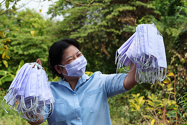 포토 JPG 해외이미지 여자 얼굴 건강 가면 한명 안전 사람 동양인 환경 고통 환자 환경오염 호흡기관 바이러스 보호 질병 위험 무서움 감염 알레르기 돌봄 인플루엔자 재앙 전염병 필터 해로움 해외포토 1 감정 컨셉 의학 모션 인종 신체부위 장기_의학 파일형식 이미지허브