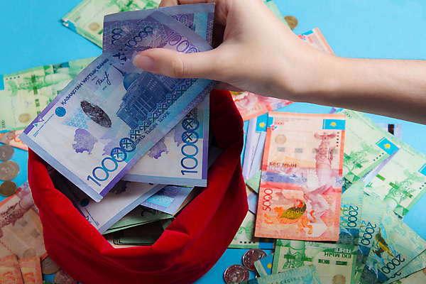 포토 JPG 해외이미지 손 컨셉 지폐 돈 가방 비즈니스 성공 사람없음 빨간색 금융 경제 쪽지 저축 잡기 재산 투자 팩 이익 보물 우표 보험 계산서 월급 고립 소셜 위기 자금 카자흐스탄 비용 해외포토 잡화 아시아 컬러 모션 신체부위 화장품 파일형식 이미지허브