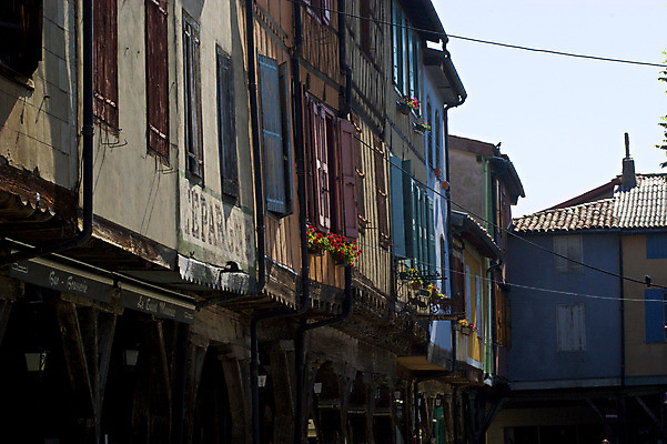 포토 JPG 해외이미지 전통 꽃 유럽 여행 가로등 건축양식 창문 휴가 거리 주택 풍경 사람없음 건물 목재 컬러풀 마을 프랑스 화려 중세 역사 재산 그림 목공예 타운 남쪽 셔터 프랑스어 옛날 해외포토 나무 식물 문자 건축물 공공시설 건축 나라 컬러 컨셉 재료 금융 도시 공예 방향 파일형식 이미지허브