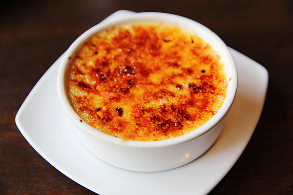 포토 JPG 해외이미지 그릇 접시 검은배경 실내 사람없음 크렘브륄레 해외포토 식기 백그라운드 디저트 내부 검은색 파일형식 이미지허브