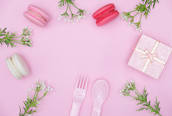 포토 JPG 해외이미지 라이프스타일 디자인 기념일 음식 분홍색 백그라운드 탁자 디저트 아이디어 발렌타인데이 사탕 선물 사랑 사람없음 장식 선물상자 쿠키 케이크 숟가락 봄 공백 빵집 수확 인사 생일 플랫 달콤 맛 정상 엉덩이 굽기 크림 머리위 위치 마카롱 머랭 파스텔톤 페스츄리 힙스터 카피스페이스 해외포토 계절 패션 감정 빵 컬러 가구 컨셉 농업 데이이벤트 수저 이벤트 생활 신체부위 상자 상점 예절 구이 파일형식 이미지허브