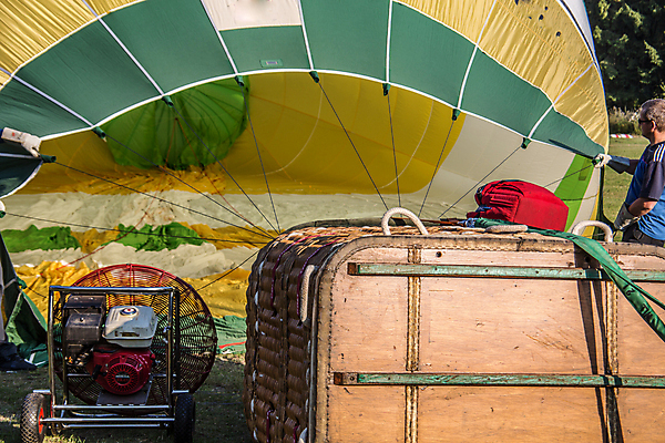 포토 JPG 해외이미지 주간 한명 사람 풍경 야외 열기구 준비 해외포토 자연요소 1 항공교통 파일형식 이미지허브
