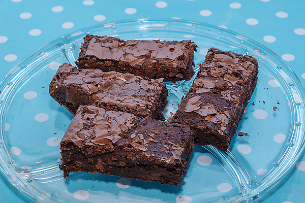 포토 JPG 해외이미지 접시 음식 조각 백그라운드 크리스마스 다이어트 디저트 주택 요리 사람없음 갈색 케이크 초콜릿 어둠 빵집 흰색 신선 달콤 맛 상품 설탕 굽기 정사각형 브라우니 핸드메이드 해외포토 도형 식기 기념일 컬러 컨셉 건강 건물 상점 구이 파일형식 이미지허브