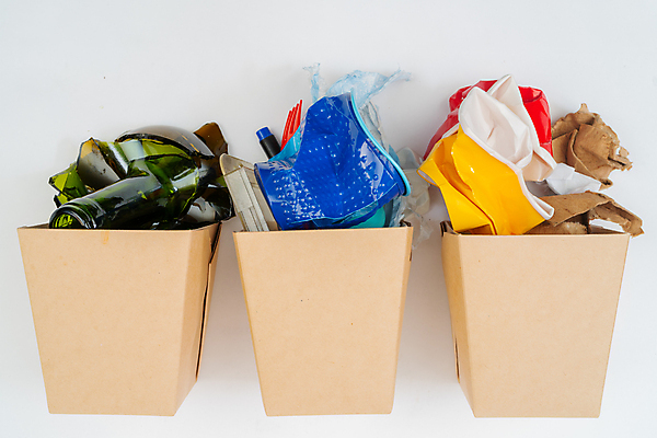 포토 JPG 해외이미지 종이 백그라운드 컨셉 유리 사람없음 환경 금속 재활용 쓰레기통 쓰레기 폐기물 컨테이너 플라스틱 거절 수집 에코 생태계 문제 낭비 생태학 해외포토 교육 산업 재질 친환경 파일형식 이미지허브