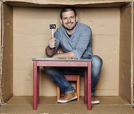 포토 JPG 해외이미지 전신 백인 남자 의자 탁자 한명 앉기 성인 앞모습 상자 사무실 업무 비즈니스맨 갇힘 답답함 성인남자한명만 해외포토 서양인 1 뷰포인트 가구 비즈니스 모션 사람 작업 직장인 감각 남자한명만 성인남자만 파일형식 이미지허브