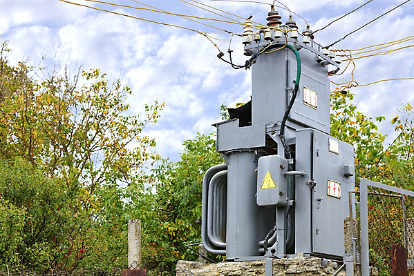 포토 JPG 해외이미지 산업 선 하늘 경고 사람없음 야외 파란색 상자 탑 정원 힘 장비 에너지 전선 화물 가을 시골 중앙 역 위험 사인 복고 볼트 반대 망사 변압기 분배 옛날 전압 철강 현재 해외포토 건축물 계절 컬러 컨셉 교통시설 운송업 공구 직물 파일형식 이미지허브