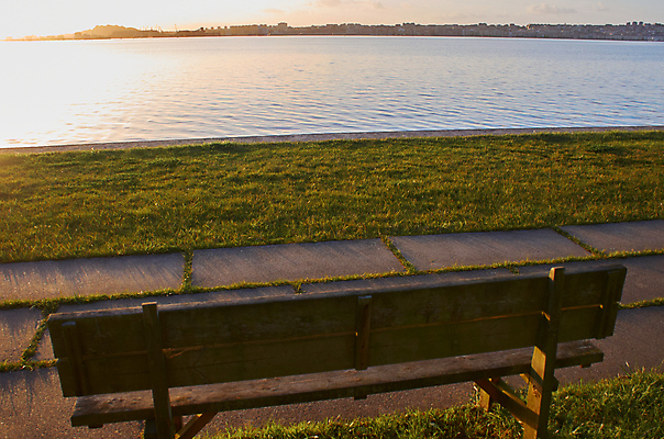 포토 JPG 해외이미지 바다 백그라운드 생각 벤치 자연 휴식 풍경 사람없음 목재 물 반사 평화 침묵 발코니 모서리 고독 멀리 깊이 혼자 수평선 해외포토 자연요소 나무 감정 컨셉 의자 재료 소리 생태계 파일형식 이미지허브