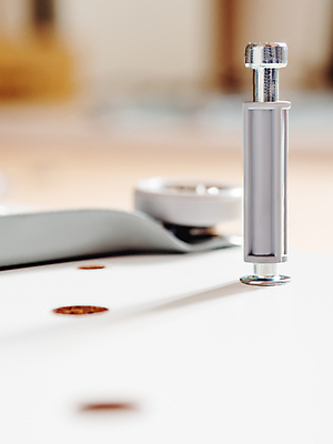 포토 JPG 해외이미지 가구 사람없음 내부 파란색 장비 구멍 수리 닫기 묘사 오브젝트 잠금 DIY 유지 설치 정물화 해외포토 컬러 생활용품 모션 취미 그림 보안 파일형식 이미지허브