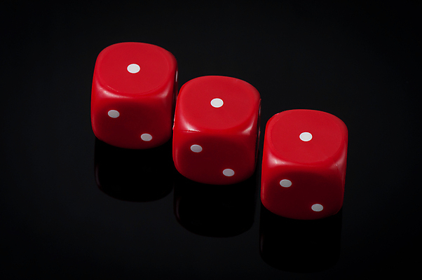 포토 JPG 해외이미지 모양 스포츠 백그라운드 2 놀이 성공 사람없음 빨간색 장난감 숫자 게임 흰색 죽음 우승 점 행운 던지기 재산 도박 위험 6 큐브 오브젝트 카지노 주사위 기회 정사각형 롤 5 포커 중독 라스베가스 분실 잭팟 해외포토 도형 문자 컬러 컨셉 모션 금융 최고 트럼프 파일형식 이미지허브