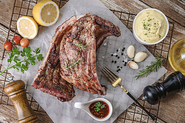 포토 JPG 해외이미지 접시 음식 토마토 채소 감자 육류 돼지고기 스테이크 요리 사람없음 목재 빨간색 초록색 식당 식사 저녁식사 어둠 소고기 튀김 시골 신선 뜨거움 그릴 바비큐 자르기 굽기 허브 향신료 매움 후추 로즈메리 갈비뼈 훈제 바비큐립 점심식사 해외포토 나무 식물 식기 컬러 식재료 재료 모션 주방용품 뼈 서양음식 상점 맛 구이 향미료 파일형식 이미지허브
