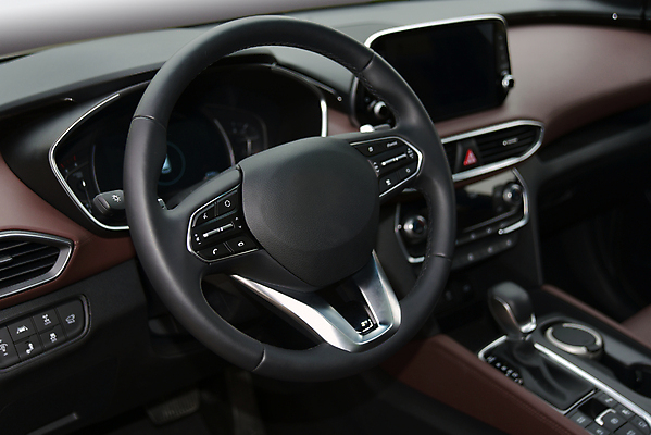 포토 JPG 해외이미지 디자인 스포츠 부분 창문 교통시설 자동차 새로움 실내 안전 사람없음 내부 장식 가로 장비 운전 원형 고급 핸들 가죽 속도 승객 모터 계기판 자동 스타일 해외포토 도형 육상교통 교통 컨셉 모션 시설 파일형식 이미지허브