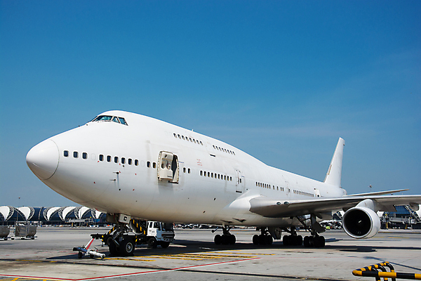 포토 JPG 해외이미지 공원 도로 여행 날개 비즈니스 교통시설 모션 하늘 휴가 비행기 사람없음 태양 일몰 과학기술 짐 화물 공항 도착 항공 출발 코 쇼 활주로 연료 제트기 이륙 엔진 대패 착륙 터미널 해외포토 자연요소 공공시설 길 교통 컨셉 항공교통 대중교통 기술 신체부위 노을 운송업 시설 파일형식 이미지허브