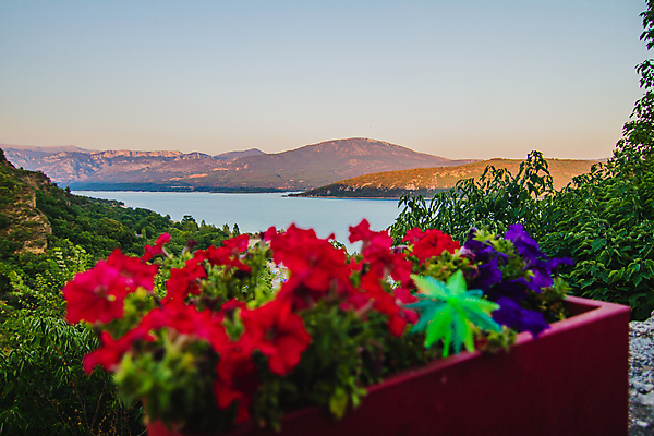포토 JPG 해외이미지 나무 꽃 호수 모래 여행 오렌지 가족 하늘 날씨 휴가 산 따뜻함 풍경 사람없음 야외 빨간색 물 파란색 빛 햇빛 태양 식당 골짜기 수영 황혼 일몰 놀람 탐험 프랑스 신선 뜨거움 보트 숲 프랑스어 삼림지대 해외포토 자연요소 식물 문자 감정 유럽 컬러 배_교통 과일 관계 자연 표정 노을 상점 수상스포츠 파일형식 이미지허브