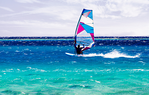 포토 JPG 해외이미지 주간 구름 스포츠 파도 바다 한명 풍경 상반신 성인 야외 뒷모습 여름 맑음 윈드서핑 잡기 승차 성인한명만 수평선 해외포토 자연요소 1 계절 뷰포인트 모션 날씨 사람 수상스포츠 성인만 파일형식 이미지허브