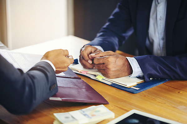 포토 JPG 해외이미지 직업 교육 남자 종이 2 비즈니스 통신 탁자 회의 협력 설계 노동자 아이디어 직장 대화 협상 설명 사람 사람없음 금융 사무실 가리킴 업무 비즈니스맨 그룹 계획 토론 계약 상담 문서 바쁨 나눔 경영 세미나 콜라보레이션 해외포토 가구 컨셉 회사 모션 말하기 손짓 경제 작업 직장인 파일형식 이미지허브