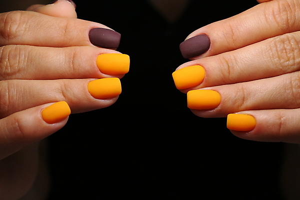 포토 JPG 해외이미지 손 디자인 분홍색 백그라운드 미술 사람없음 파란색 컬러풀 노란색 줄무늬 흰색 못 손톱관리 손톱 멀티 파스텔톤 해외포토 컬러 무늬 문화예술 신체부위 공구 네일아트 파일형식 이미지허브