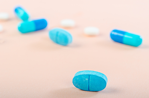 포토 JPG 해외이미지 의학 실내 사람없음 아웃포커스 알약 약 분홍색배경 해외포토 분홍색 백그라운드 촬영기법 내부 파일형식 이미지허브