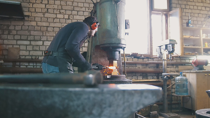 포토 JPG 해외이미지 직업 전통 손 산업 불 노동자 기술 사람없음 금속 힘 장비 수확 공구 업무 뜨거움 제조 망치 철 묘사 무거움 연소 대장장이 솜씨 용광로 조작 철강 해외포토 자연요소 농업 재질 신체부위 도구 작업 무게 파일형식 이미지허브