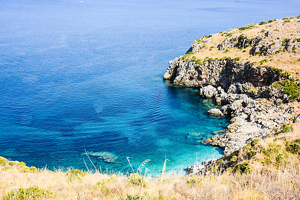 포토 JPG 해외이미지 바다 여행 자연 하늘 풍경 사람없음 야외 초록색 물 파란색 이탈리아 절벽 만 지중해 암초 해외포토 자연요소 유럽 컬러 생태계 파일형식 이미지허브