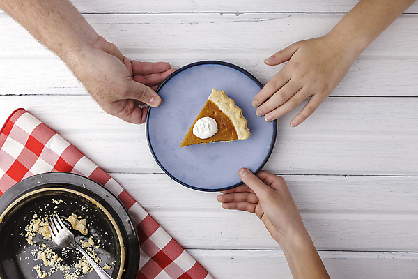 포토 JPG 해외이미지 접시 계절 음식 조각 백그라운드 탁자 호박 디저트 주택 건강 관리 사람없음 목재 컬러풀 축제 식사 가을 흰색 시골 축하 신선 잡기 달콤 정상 굽기 먹기 냅킨 서빙 머리위 페스츄리 해외포토 나무 식기 빵 컬러 가구 컨셉 채소 재료 모션 건물 맛 구이 파일형식 이미지허브