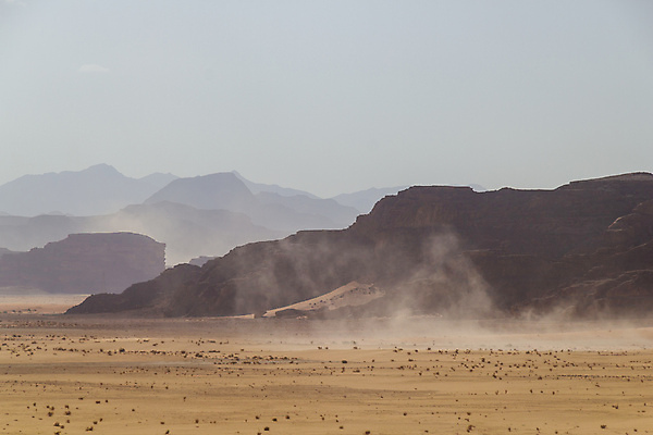 포토 JPG 해외이미지 아시아 모래 여행 백그라운드 중동 자연 하늘 바람 산 건조 풍경 사람없음 야외 여름 태양 노란색 계곡 사막 언덕 내추럴 요르단 해외포토 자연요소 계절 나라 컬러 날씨 생태계 파일형식 이미지허브