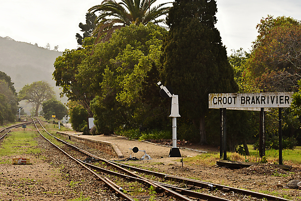 포토 JPG 해외이미지 나무 도로 길 여행 백그라운드 교통시설 자연 풍경 사람없음 가로 초록색 마을 사진촬영 기차 화물 시골 이름 역 방향 교차로 심볼 서비스 사인 신호 트랙 타운 단상 건너기 그만 남아프리카 루트 선로 옛날 해외포토 식물 육상교통 컬러 교통 모션 아프리카 대중교통 촬영 운송업 도시 시설 생태계 파일형식 이미지허브