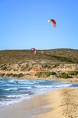 포토 JPG 해외이미지 스포츠 파도 바다 섬 하늘 바람 휴가 사람없음 야외 파란색 도전 윈드서핑 서핑 그리스 연 서퍼 그리스인 프리스타일 해외포토 자연요소 서양인 유럽 컬러 날씨 운동선수 놀이용품 수상스포츠 파일형식 이미지허브