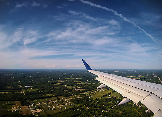 포토 JPG 해외이미지 구름 응시 지구 여행 날개 창문 자연 하늘 휴가 비행기 안테나 파노라마 풍경 사람없음 파란색 햇빛 우주 흰색 분위기 땅 고도 항공 속도 제트기 천국 엔진 우주산업 대패 수평선 해외포토 자연요소 시선 산업 컬러 컨셉 통신 항공교통 대중교통 촬영기법 태양 생태계 파일형식 이미지허브