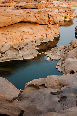 포토 JPG 해외이미지 아시아 여행 오렌지 태국 자연 하늘 산 건조 풍경 사람없음 야외 물 여름 파란색 강 반사 여행객 골짜기 계곡 침묵 놀람 흐름 바위 뜨거움 정상 강가 큼 운하 먼지 깊이 메콩강 옛날 인기 강조 해외포토 자연요소 계절 감정 나라 컬러 컨셉 과일 표정 사람 소리 돌_바위 크기 생태계 파일형식 이미지허브